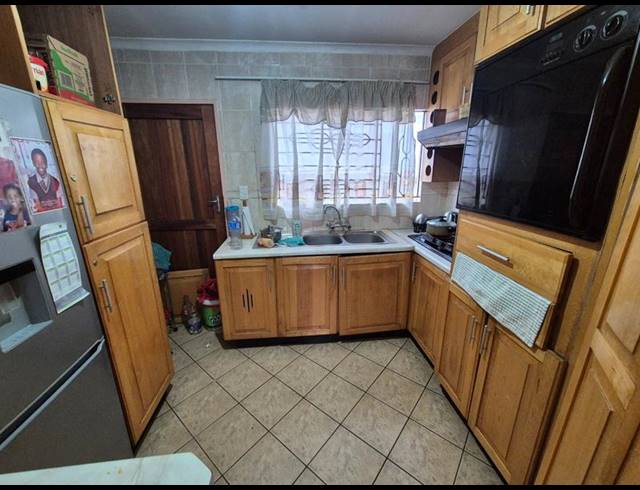 3 BEDROOM HOUSE FOR SALE IN THE ORCHARDS